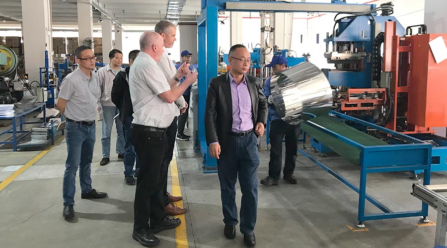 三年疫情后首訪！英國(guó)客戶Buyitdirec蒞臨金環(huán)電器視察