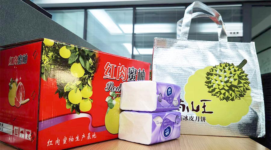 迎中秋 送關(guān)懷！金環(huán)電器給員工們派發(fā)中秋禮包