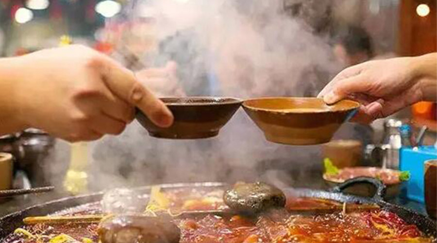 冬天火鍋團(tuán)建引來一身火鍋味  衣物烘干機(jī)化解職場尷尬！